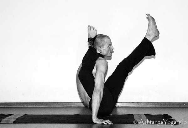 Chakorasana - Ashtanga Vinyasa Yoga transcends gravity in Advanced A Series (Sthira Bhaga). 