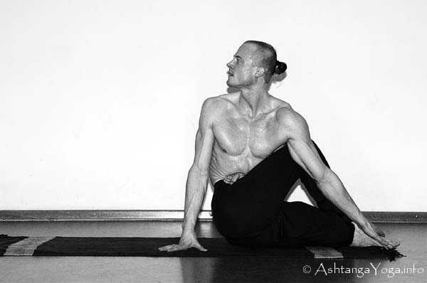 Purna Matsyendrasana - Ashtanga Vinyasa Yoga transcends gravity in Advanced A Series (Sthira Bhaga). 
