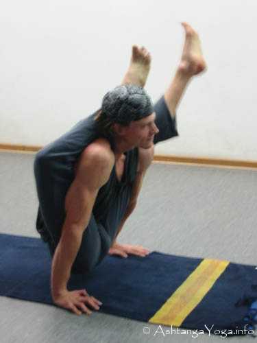 Bhuja Dandasana B - Ashtanga Vinyasa Yoga; scratching on the edge of impossibility - Advanced B Series (Sthira Bhaga). 