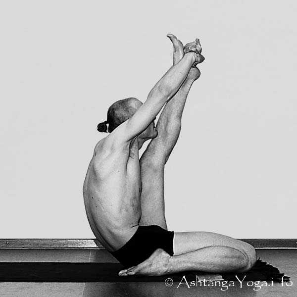 Krounchasana - Intermediate Series (Nadi Shodana / second serie) brings the Ashtanga Vinyasa Yoga Practice from an physical to an more energetic level. 
