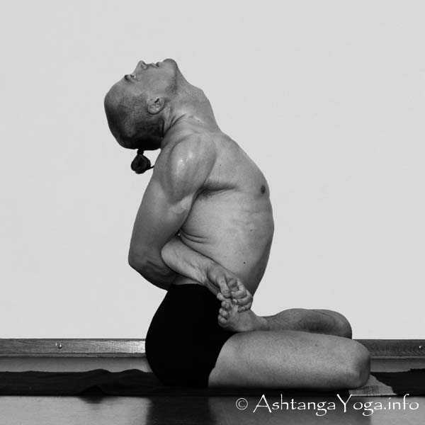 Supta Vajrasana Vinyasa out - Intermediate Series (Nadi Shodana / second serie) brings the Ashtanga Vinyasa Yoga Practice from an physical to an more energetic level. 