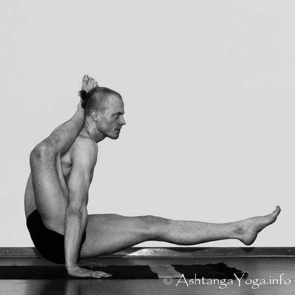 Eka Pada Sirsasana Vinyasa out - Intermediate Series (Nadi Shodana / second serie) brings the Ashtanga Vinyasa Yoga Practice from an physical to an more energetic level. 