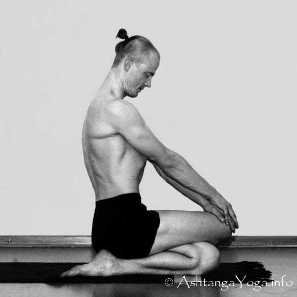 Gomukhasana A - Intermediate Series (Nadi Shodana / second serie) brings the Ashtanga Vinyasa Yoga Practice from an physical to an more energetic level. 